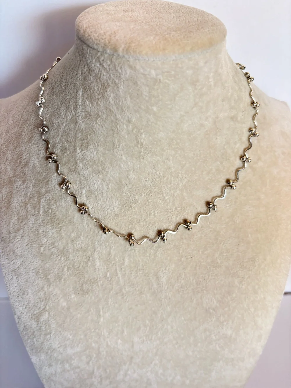 Silver Tone Scalloped Floral Necklace Dainty Everyday Necklace 14